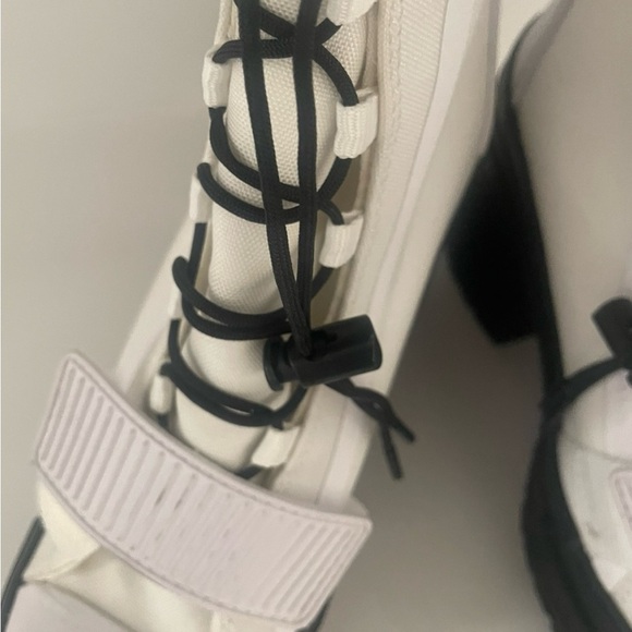 Converse Chuck Taylor 
•All Star Gr82
•Heeled Boot in White & Black
•Size - Picture 8 of 10